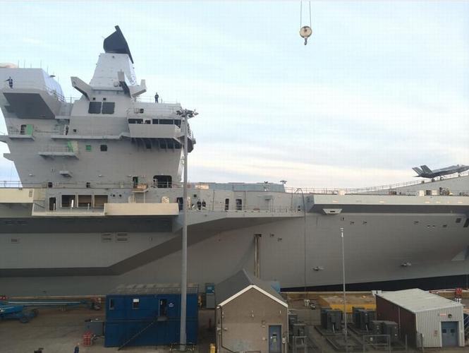 英国新航母下水在即 双舰岛科幻