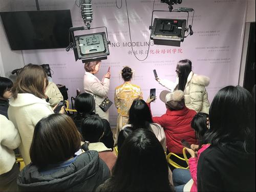 商洛化妆盘头培训学校 0基础教学 新娘嫁日化妆