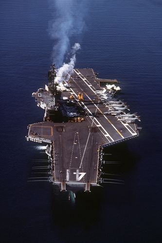 美国中途岛号航空母舰