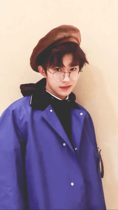 [tfboys][分享]200903 易烊千玺眼镜杀动图合集,这个斯文杀手太可了