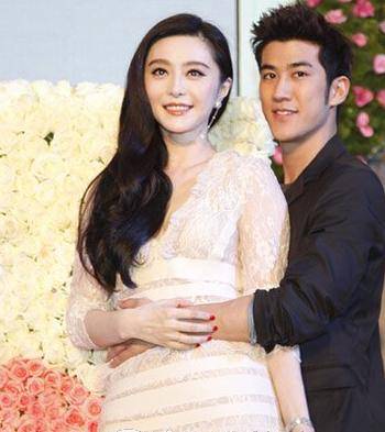 之后范冰冰与李晨公布恋情后,李治廷在微博留言"祝你幸福",坦言祝福只