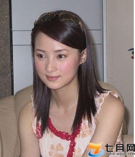 蒋勤勤坐张孝正腿照片