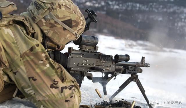 美军特种部队用上新机枪重量18斤却性能惊人大兵已经爱不释手