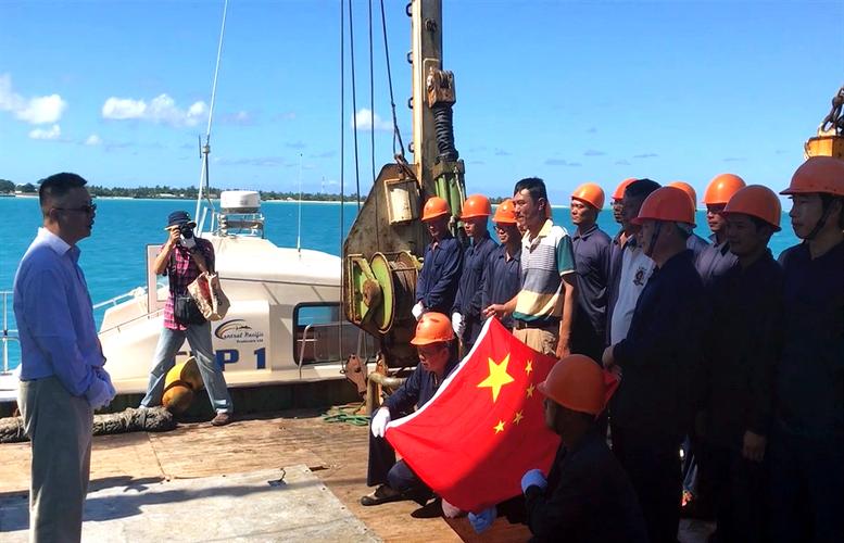 钱波大使访问基里巴斯