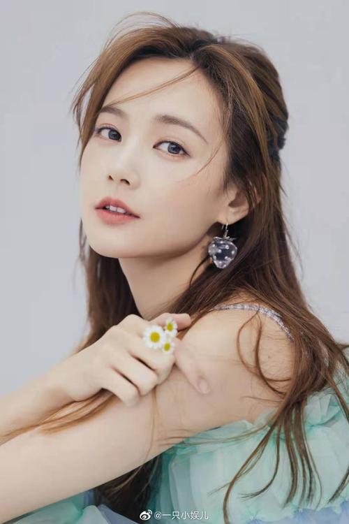 这个滤镜也太美了吧,李一桐好有少女感呀!
