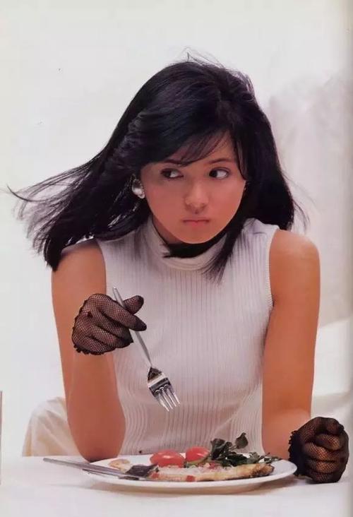日本妹子今夏流行复古风,从发型到穿搭教你拍出昭和大片