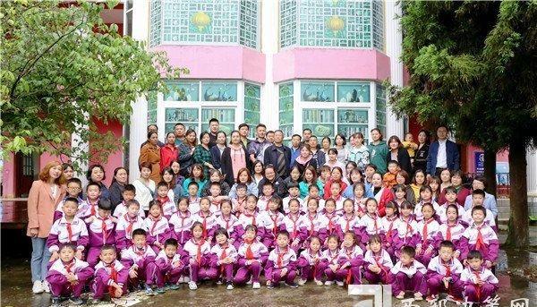 宁强县北关小学开展非遗羌绣润童心亲近花木爱自然实践活动