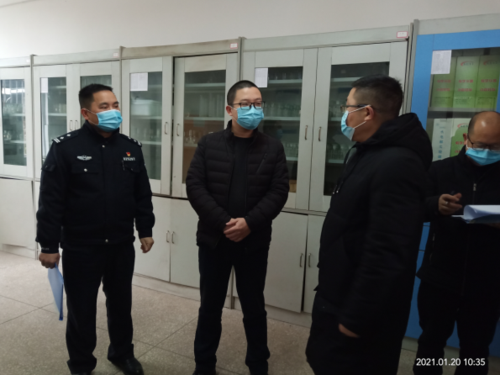 泸县得胜镇镇长毕学检查学校安全工作
