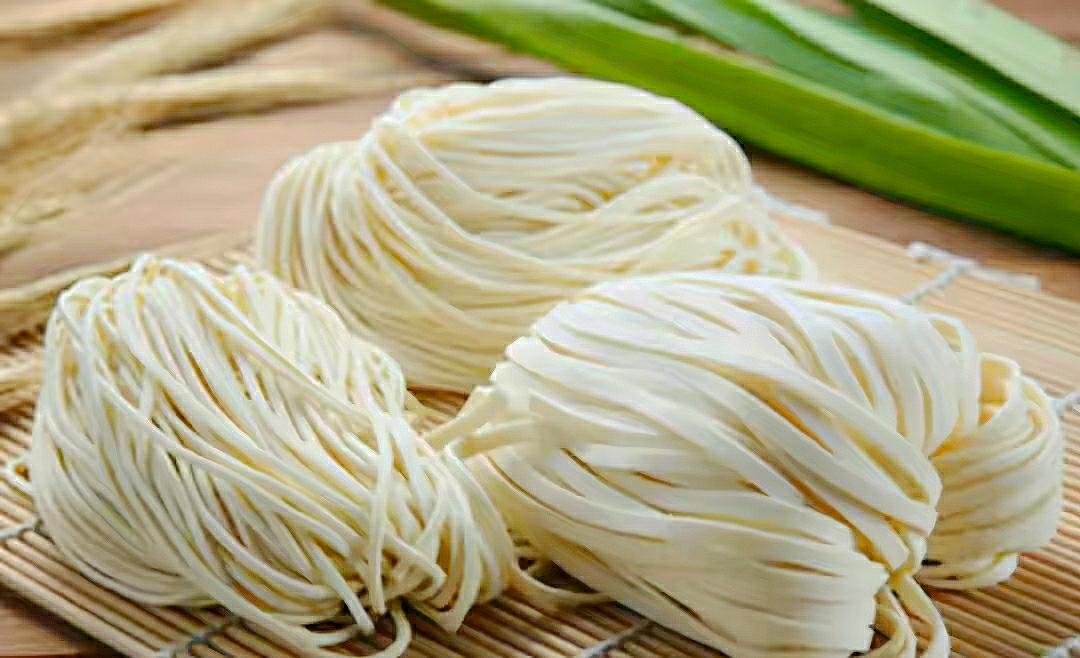 煮面条时水开下锅就错了饭店老板教你1招入口爽滑又筋道