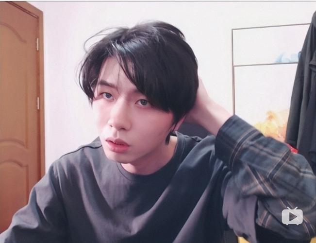 lexburner为什么叫蕾丝,蕾皇,发电厂,鸭?他真名叫什么