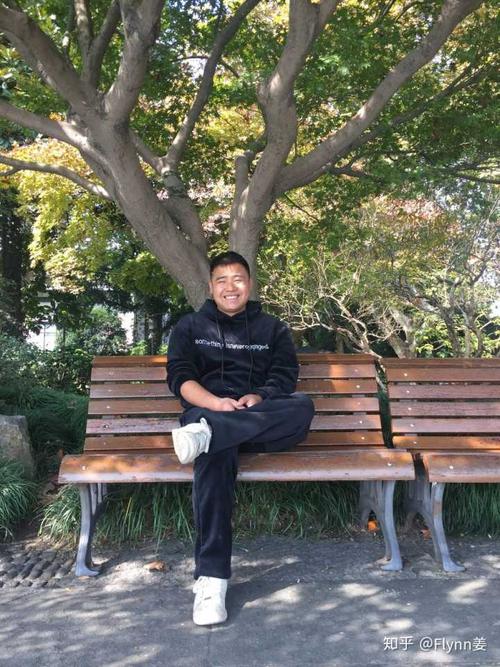 (10多年在那个没有美颜相机时代,都是些像素不高),在往后的大学生活里