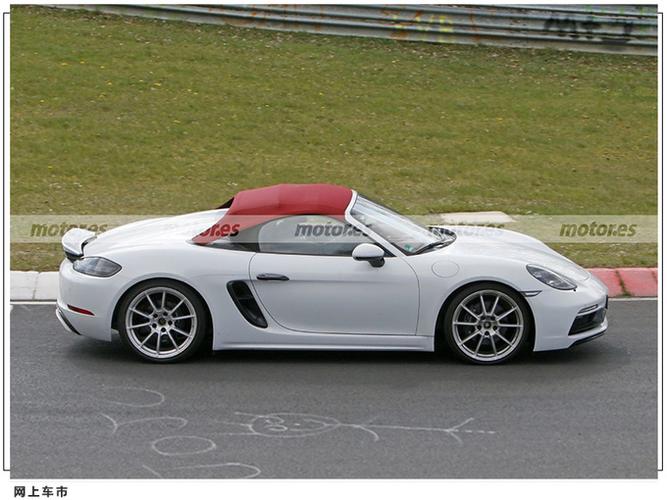 保时捷718敞篷版新车型谍照搭20t引擎软顶敞篷中置双出排气