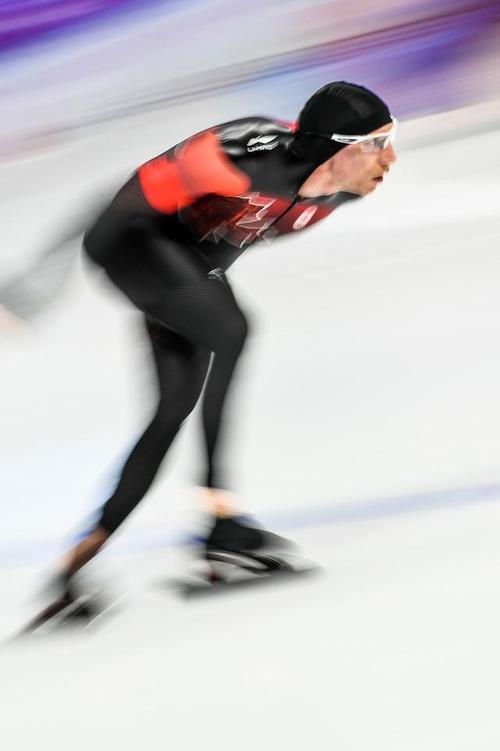 (冬奥会)(5)速度滑冰——男子10000米:加拿大选手布卢门夺冠