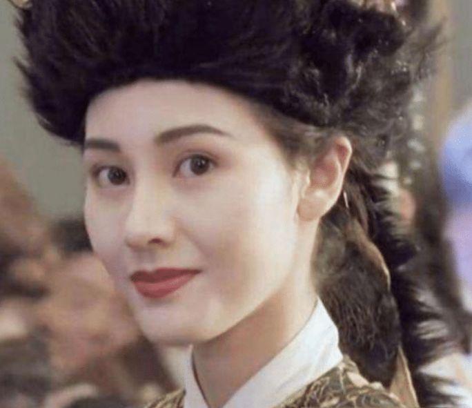 原创李嘉欣年轻时有多美?初中就已经是千里挑一,难怪能成富豪捕手