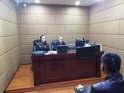 10月25日20时许,伊春公安分局交警大队的执勤交警,在伊美区和平街