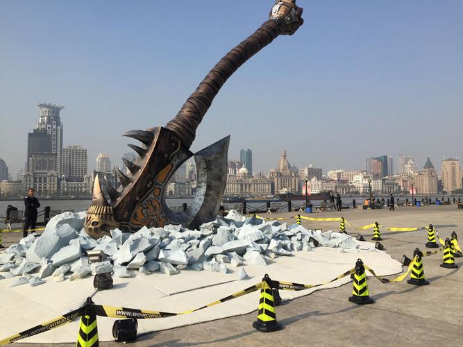 被奇景惊呆了一把巨斧砸在上海陆家嘴组图