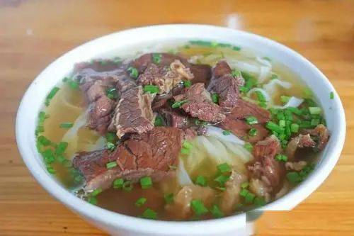 wo:要学柳州螺蛳粉走向世界了  @短腿大胖子:牛腩粉还是博白的好吃