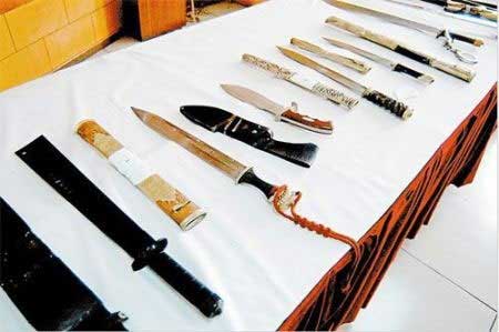 牛俊刚团伙使用的刀具