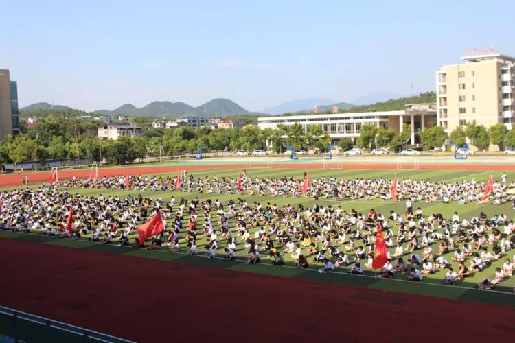 现场直击 | 德安二中2019新生军训大阅兵!