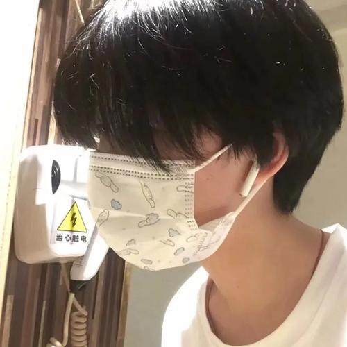 头像丨男生:持续温柔 持续快乐 祝你也祝我