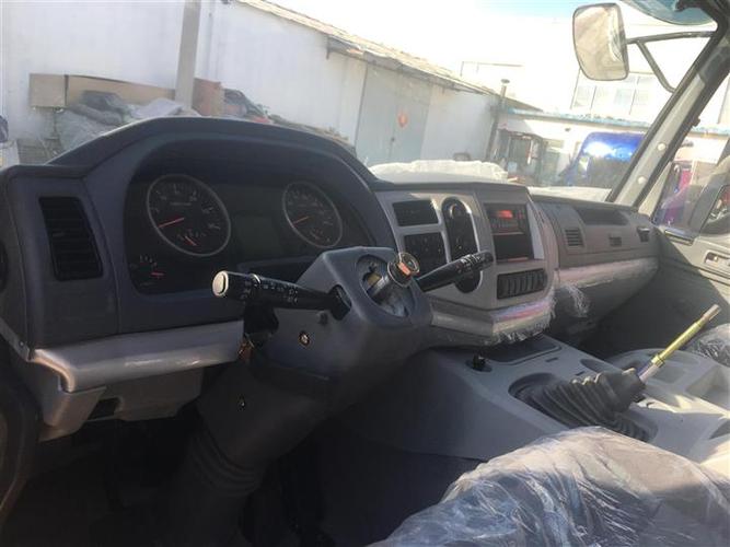 欧曼平顶白色驾驶室总成