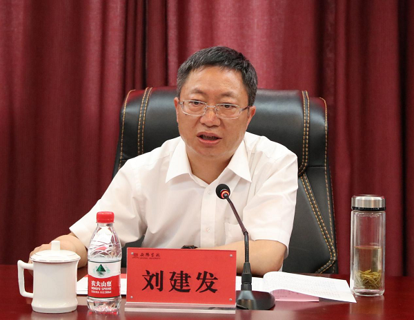 安阳市副市长刘建发一行莅临我校调研指导