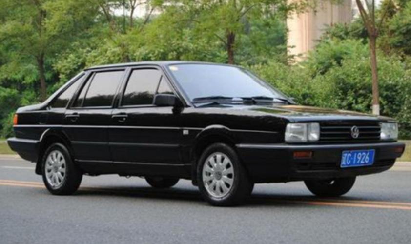 桑塔纳库存车如山堆积销售7年时间了14万开回家