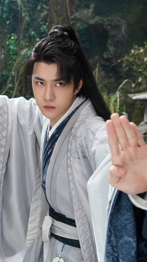 演员王一博,影视《有翡》剧照来了,江湖少年郎,英俊