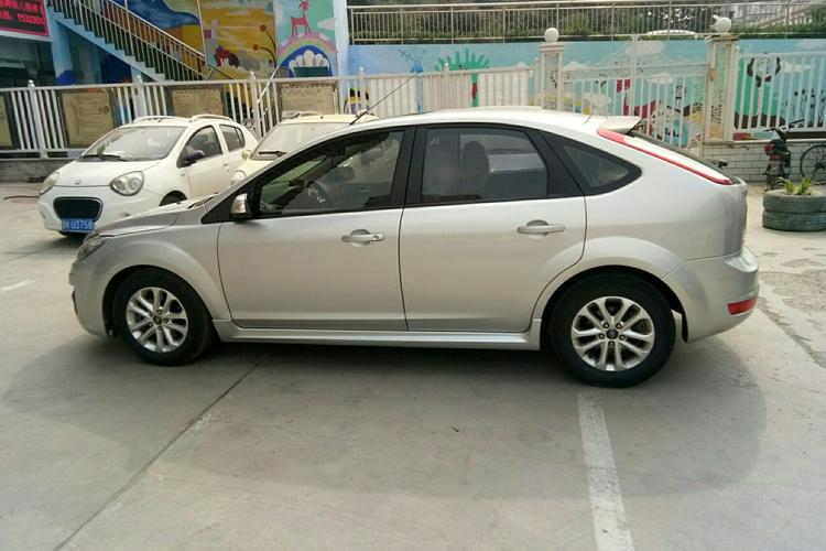 福特 福克斯 2011款 两厢 1.8l 自动时尚型