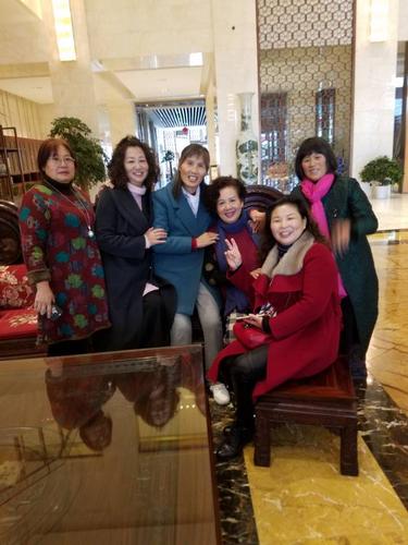 这是六位女神:谢红,屈冬梅,李玉琴,屈春华,韦冬梅,刘翠英