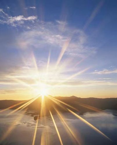 太阳冉冉升起光芒四射!