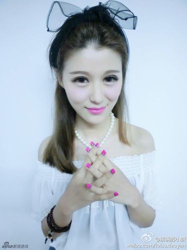 四位电竞美女主播半裸齐登《男人装》 玩家很燥热