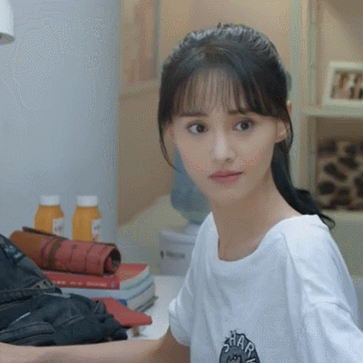 郑爽gif美女gif空气刘海gif白衣服gif转头gif