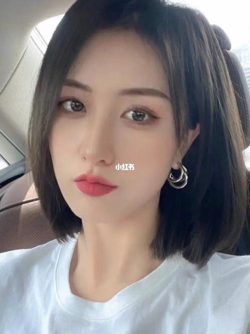 黑茶色搭配韩系齐肩短发|女孩该有的样子_穿搭_黑茶色_短发_韩系_3am