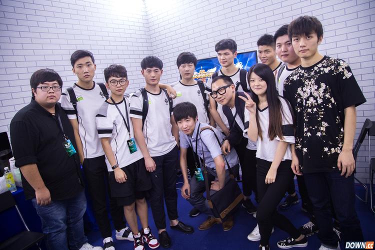 omg领队露露是谁 露露微博地址