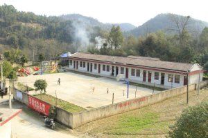 慈利县龙潭河镇中学:调研部署标准化教学点建设