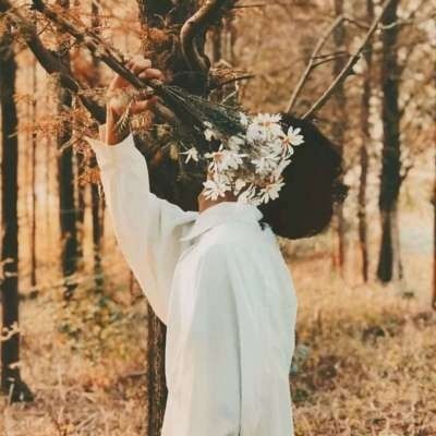 手捧花情侣头像动漫