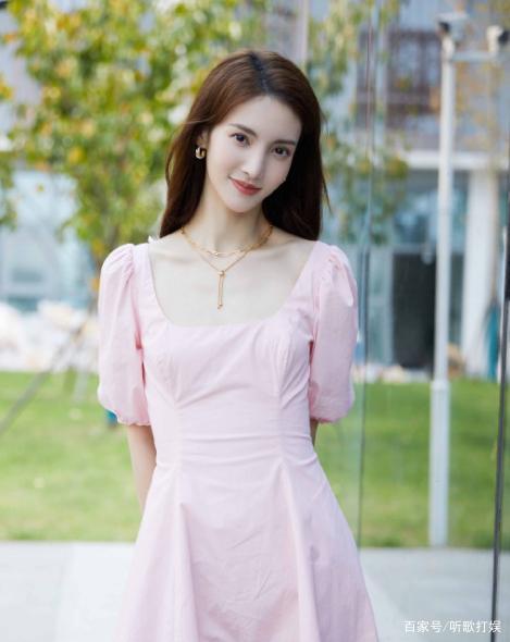 金晨综艺节目约会,李斯丹妮,万茜隔空提醒她,要注意表情管理