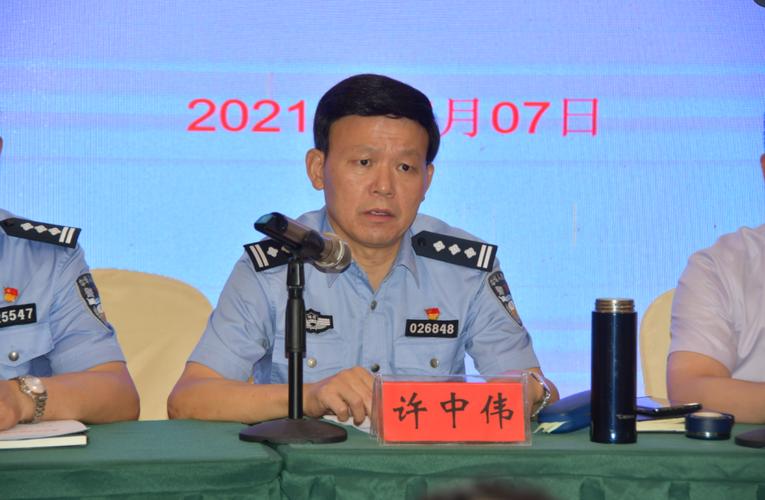 出席培训开班仪式的领导有县道安委主任,副县长,县公安局局长许中伟