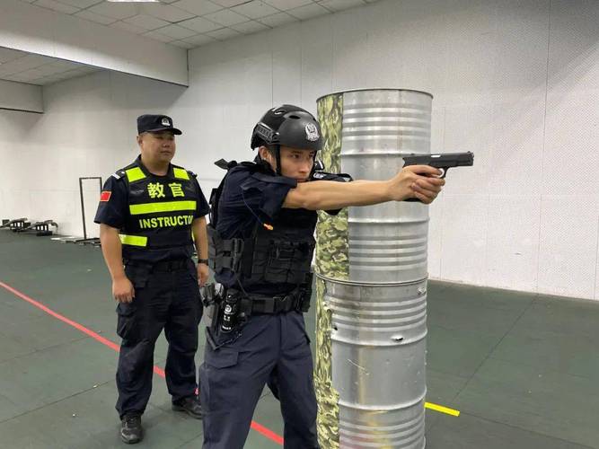 天津公安特警"尖刀"机动队开展警务实战强训全力做好国庆安保工作