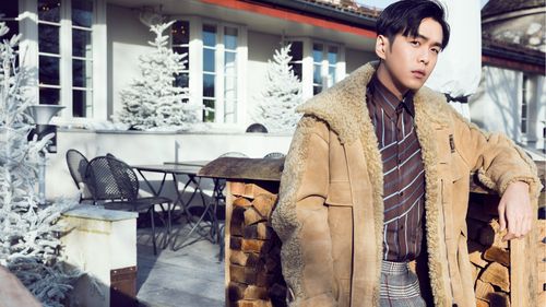 回车桌面>电脑壁纸>明星>大陆明星>张若昀帅气十足写真> 相关标签