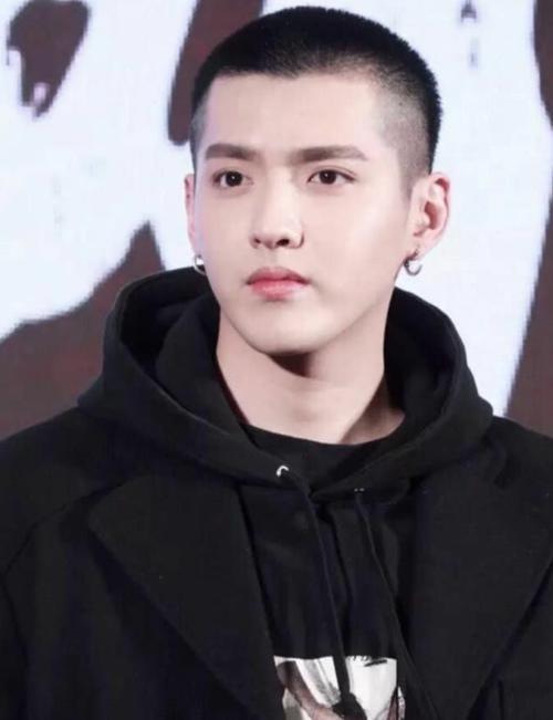 春天来了,男生剪个寸头,测试一下"长残了"没