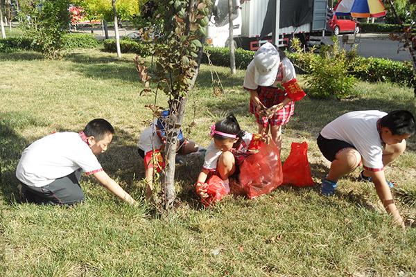 全区中小学开展志愿服务活动 助力文明城区创建