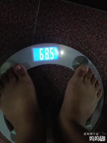 我说180,他惊呼怎么那么重啦然后我说现在138斤啦,他说呵呵减到125就
