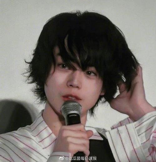 菅田将晖长发造型#日本男演员菅田将晖最近变这样了,留了长发造型