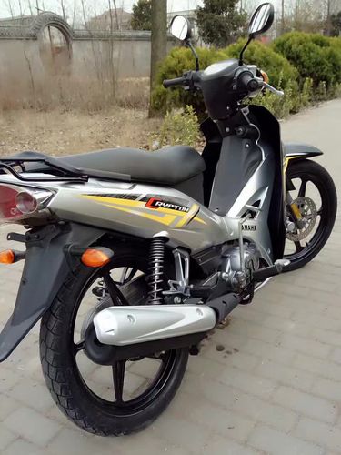 全新雅马哈110cc弯梁c8 125cc弯梁电喷摩托车四冲程新款整车省油