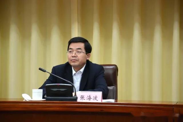 另一位与青岛有关的官员——威海市委副市记,市长  张海波,也是从青岛