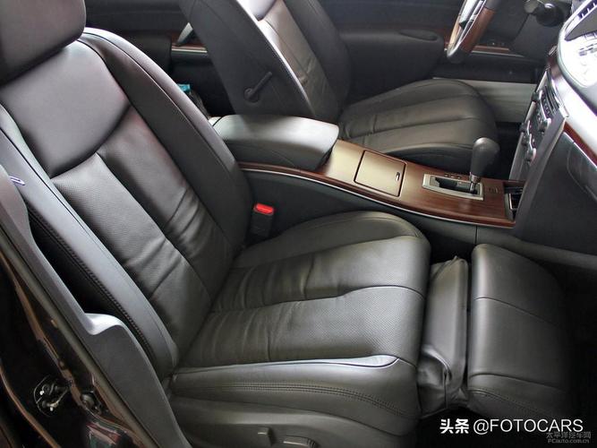 08款天籁公爵2.5l内饰,前排都配有腿托,移动大沙发太舒服