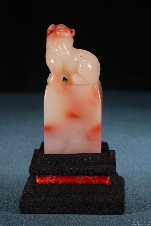 【旧藏寿山芙蓉石瑞兽钮印章】