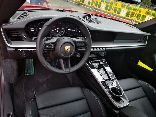 网易首页>汽车频道>购车中心>正文 保时捷 911 targa 4内饰方面,仪表